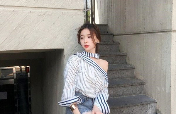 艺校舞 蹈 生放 假回 家挣外 快 主 动把鸡 巴舔 硬然后做上去自己 动